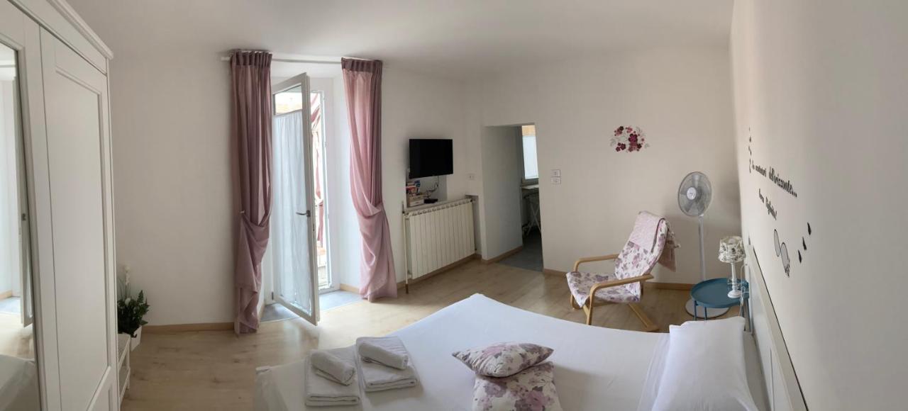 Il Nido Di Tiffany Apartment Massino Visconti Ngoại thất bức ảnh